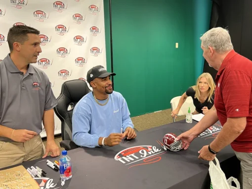 Jalen-Hurts_JM.Fields